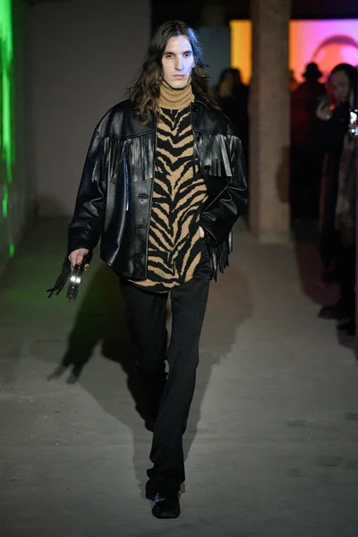 Look 14
